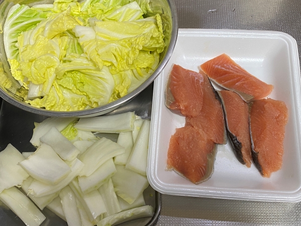 白菜と鮭のみそバターフライパン蒸し